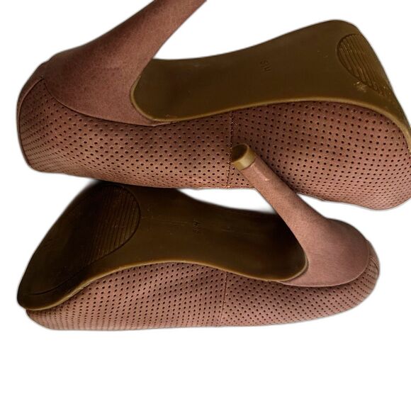 Guess Los Angeles Peep Toe Pink/Brown Preforated Pumps - Women 5.5 - Picture 7 of 8